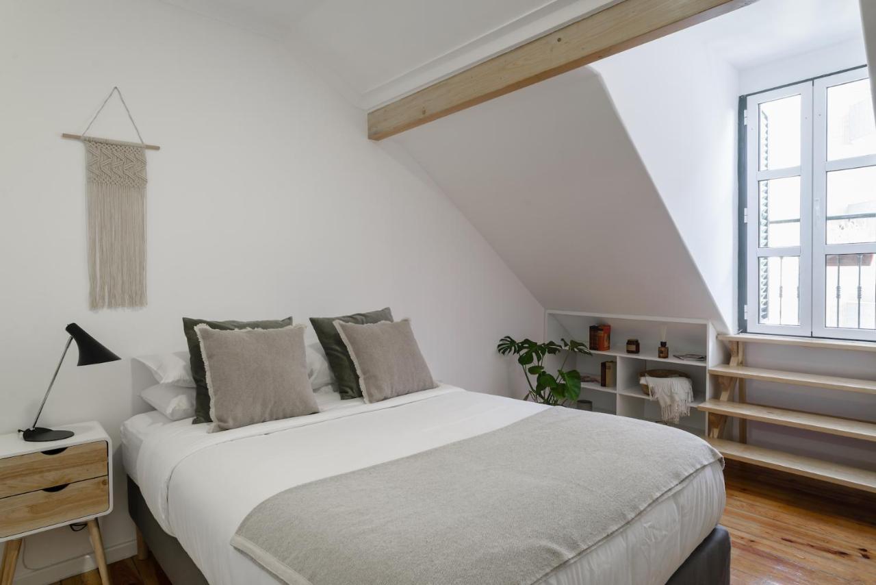 Charming Apartment- Authentic Experience In Graca Lisbon Luaran gambar