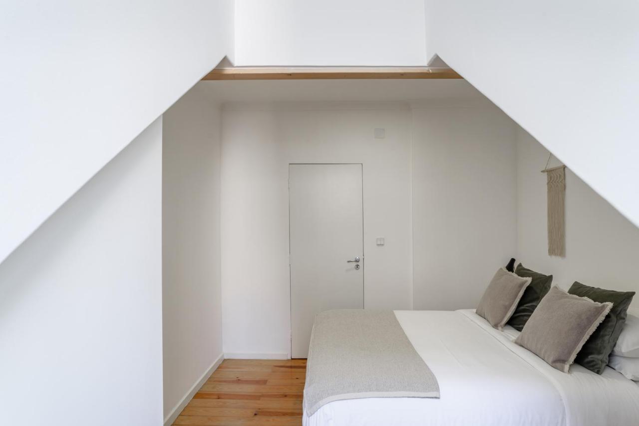 Charming Apartment- Authentic Experience In Graca Lisbon Luaran gambar