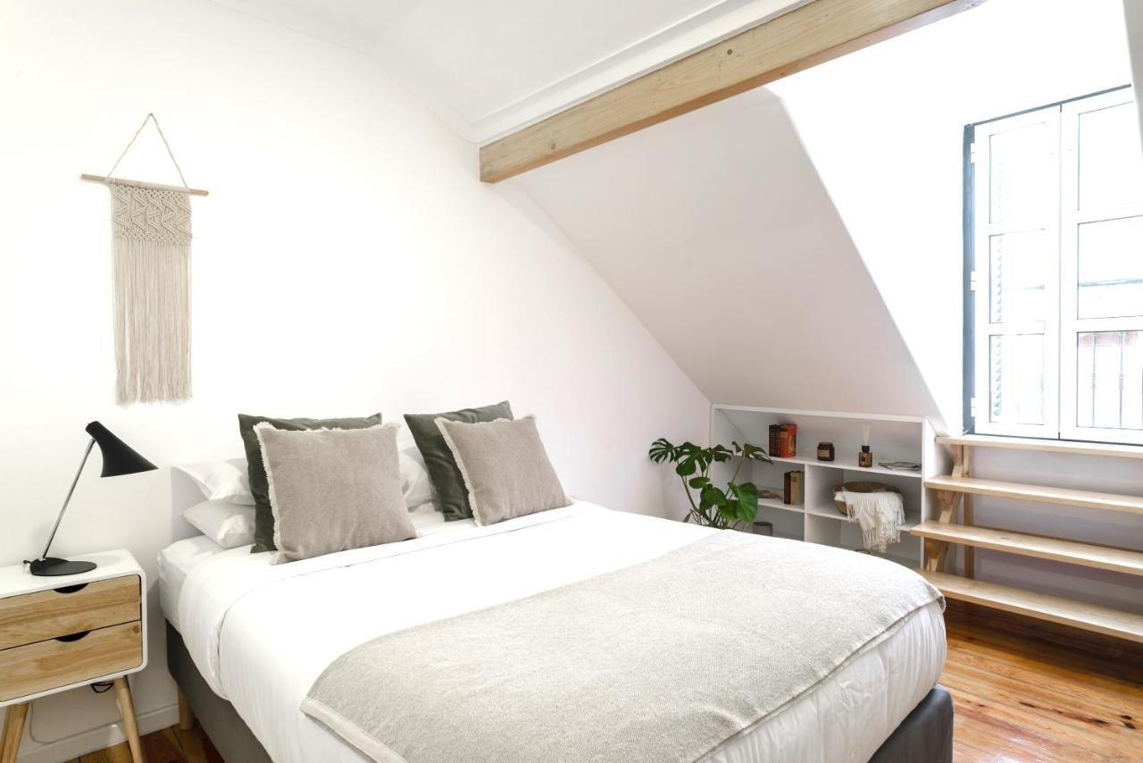 Charming Apartment- Authentic Experience In Graca Lisbon Luaran gambar