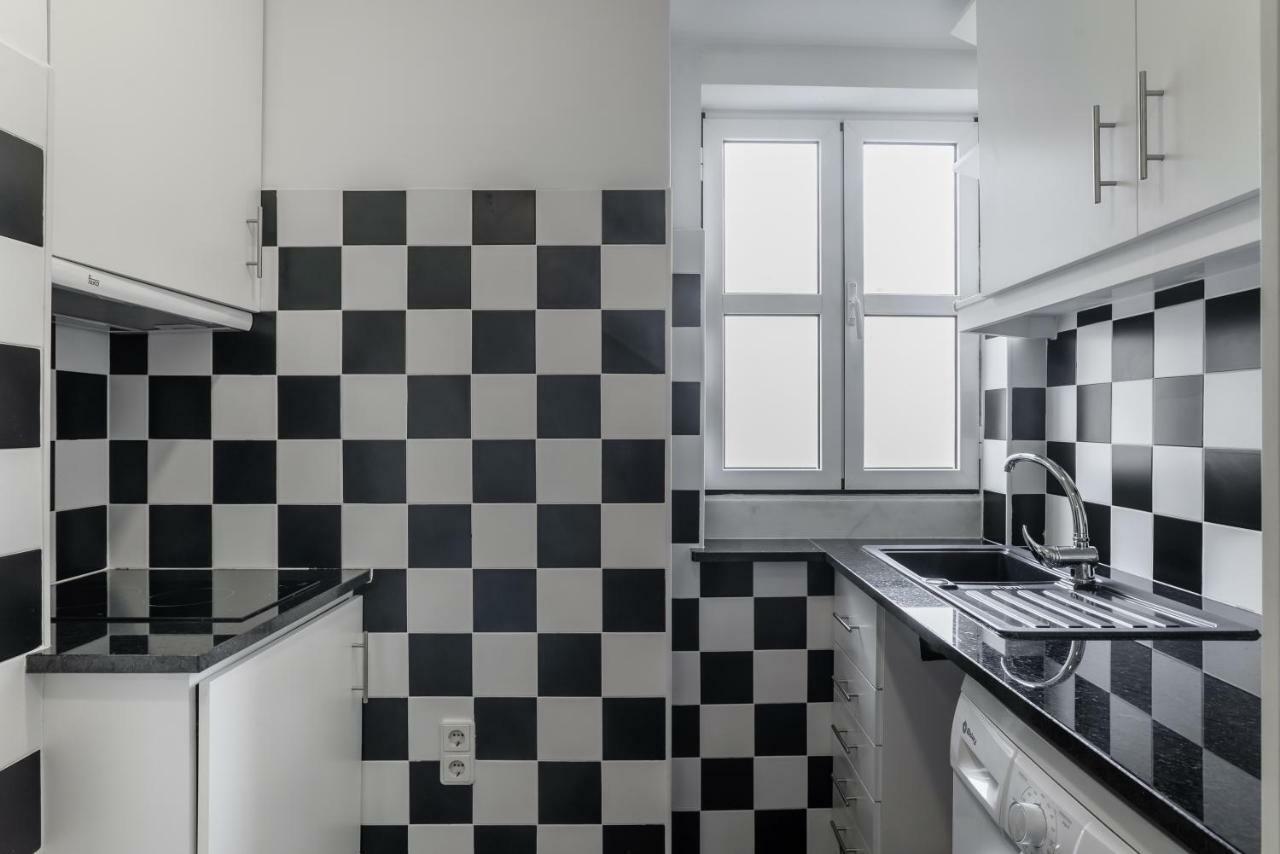Charming Apartment- Authentic Experience In Graca Lisbon Luaran gambar