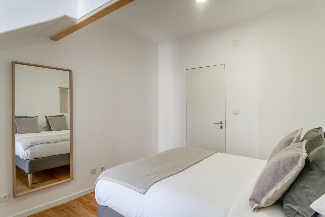 Charming Apartment- Authentic Experience In Graca Lisbon Luaran gambar
