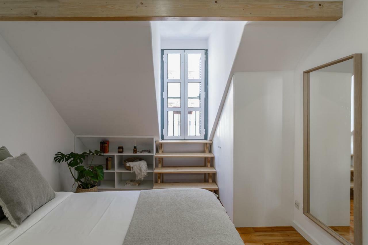 Charming Apartment- Authentic Experience In Graca Lisbon Luaran gambar