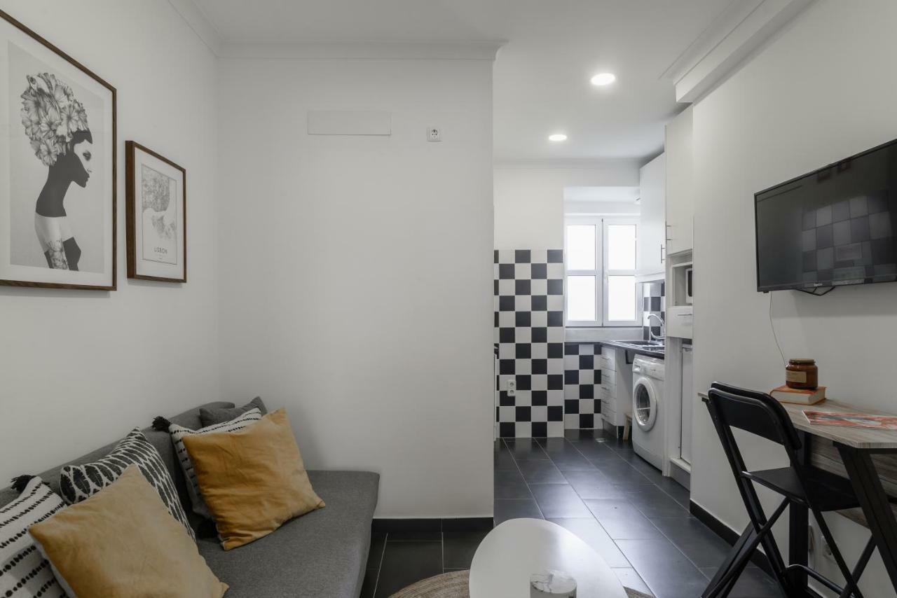 Charming Apartment- Authentic Experience In Graca Lisbon Luaran gambar