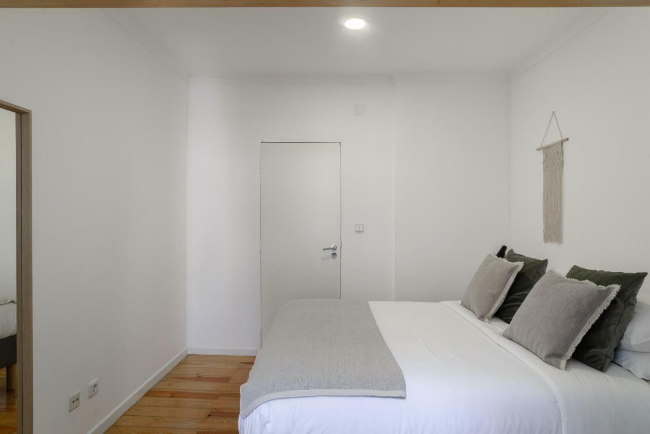 Charming Apartment- Authentic Experience In Graca Lisbon Luaran gambar