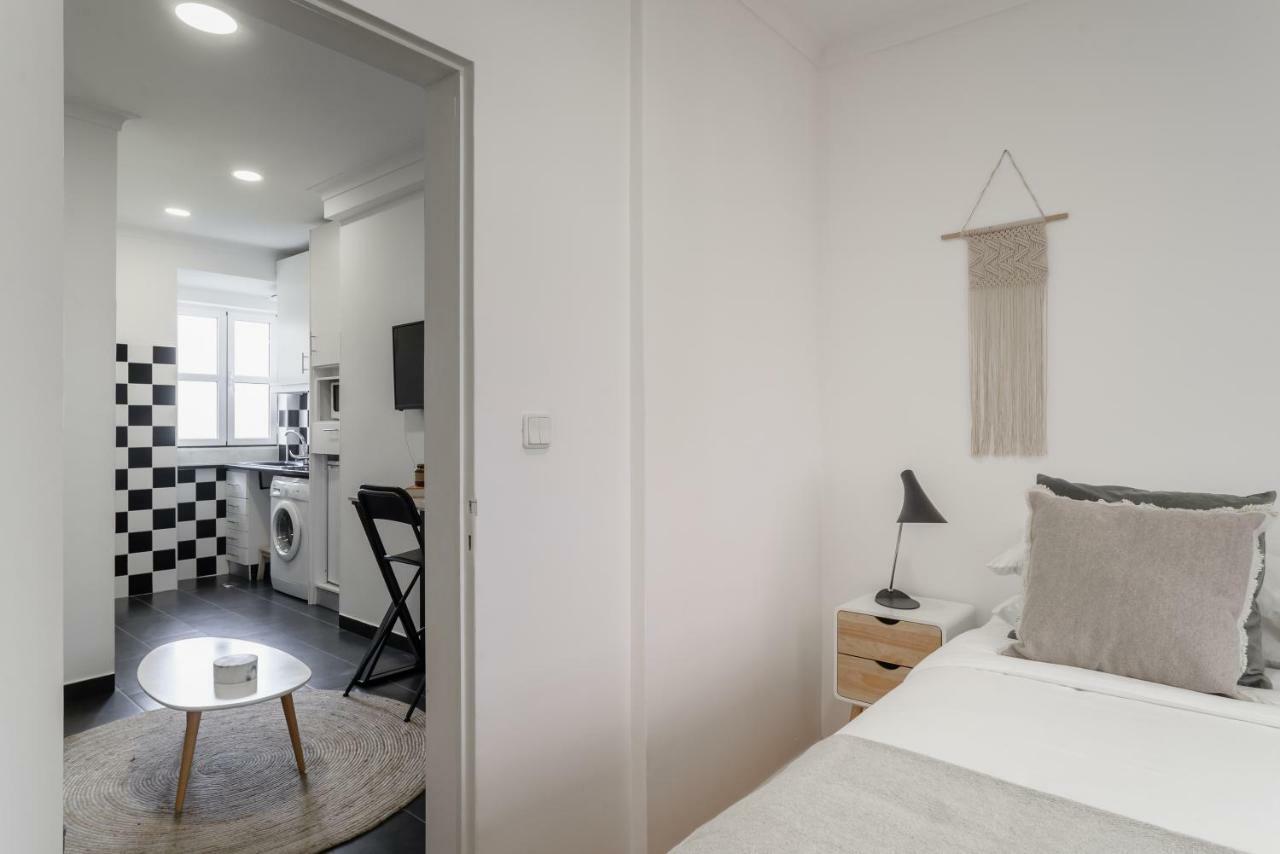 Charming Apartment- Authentic Experience In Graca Lisbon Luaran gambar
