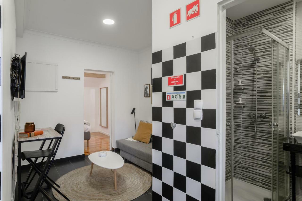 Charming Apartment- Authentic Experience In Graca Lisbon Luaran gambar