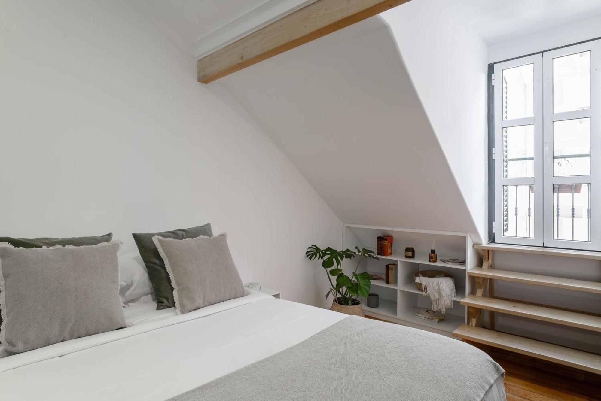 Charming Apartment- Authentic Experience In Graca Lisbon Luaran gambar