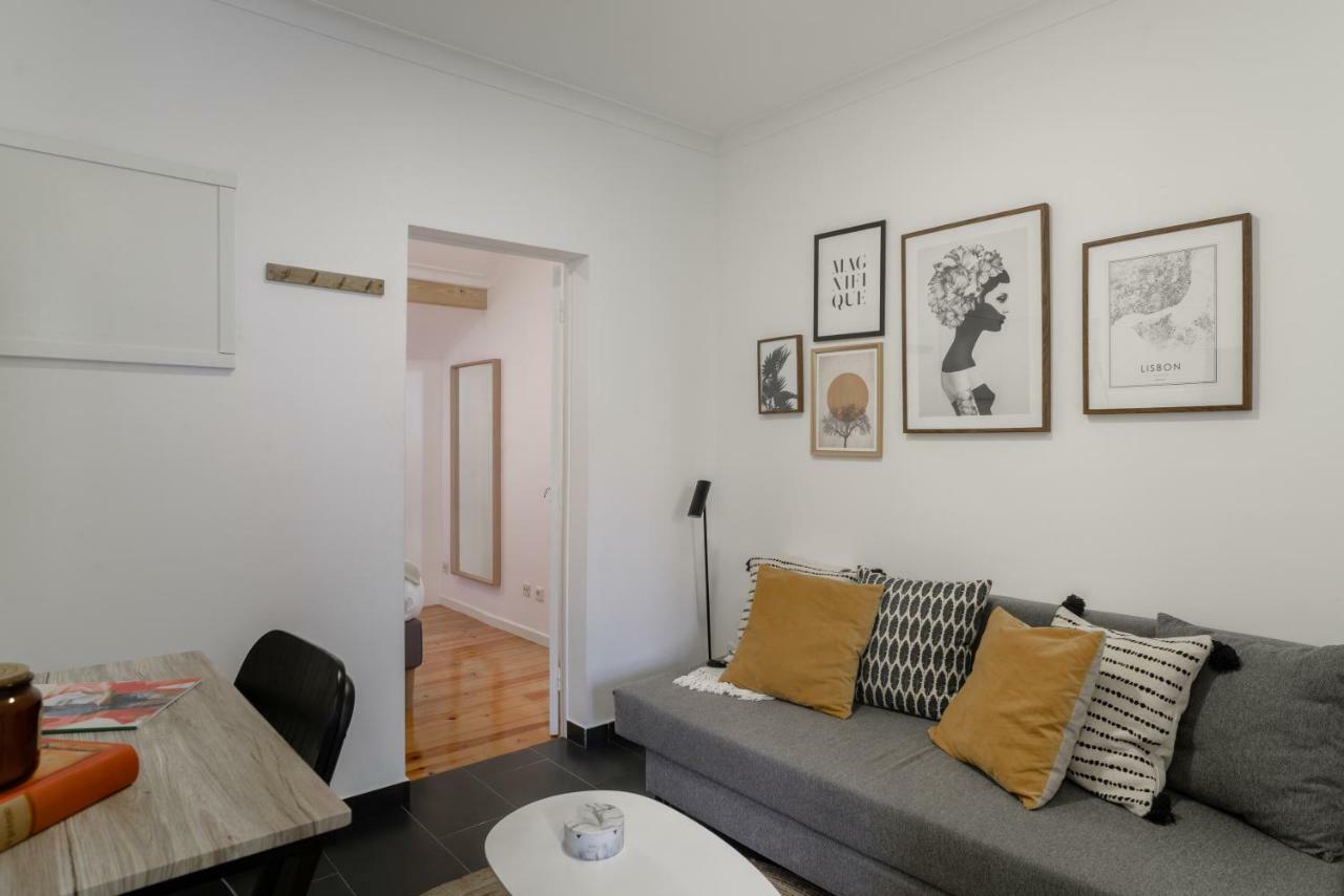 Charming Apartment- Authentic Experience In Graca Lisbon Luaran gambar