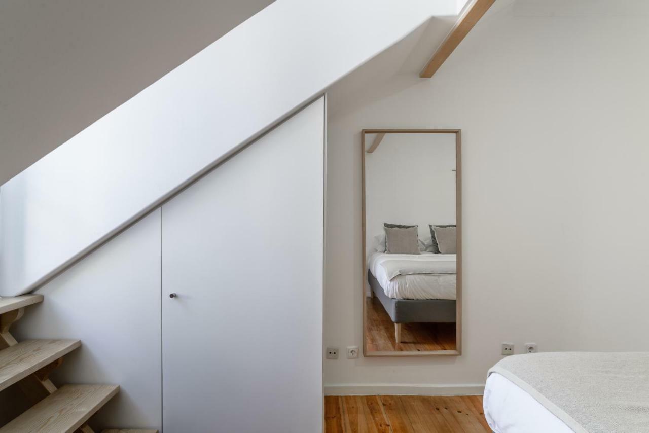 Charming Apartment- Authentic Experience In Graca Lisbon Luaran gambar