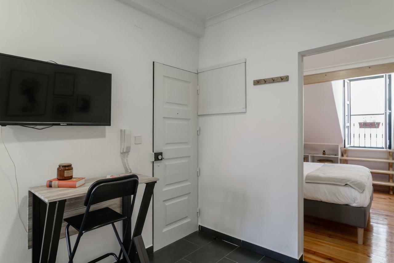 Charming Apartment- Authentic Experience In Graca Lisbon Luaran gambar