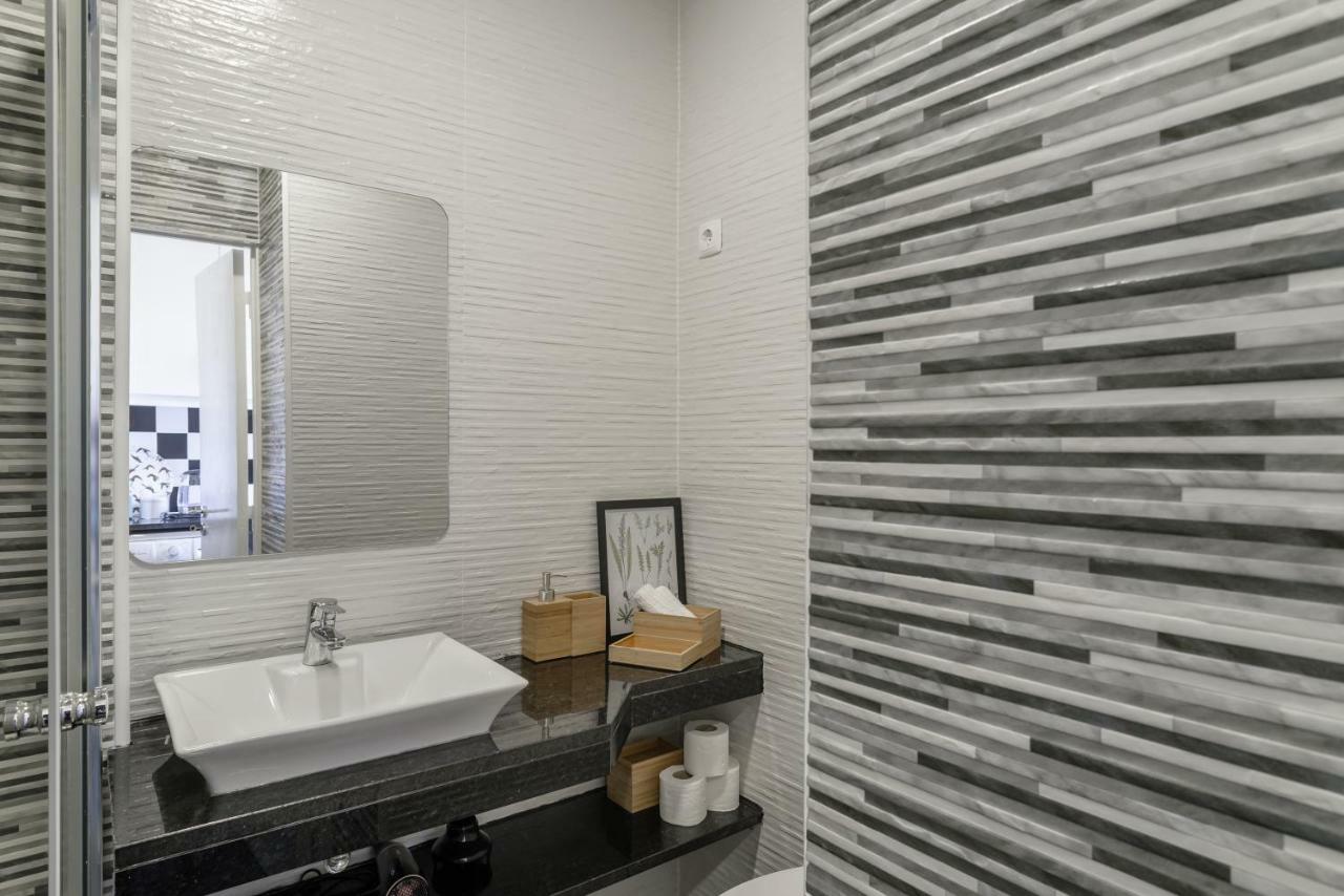 Charming Apartment- Authentic Experience In Graca Lisbon Luaran gambar
