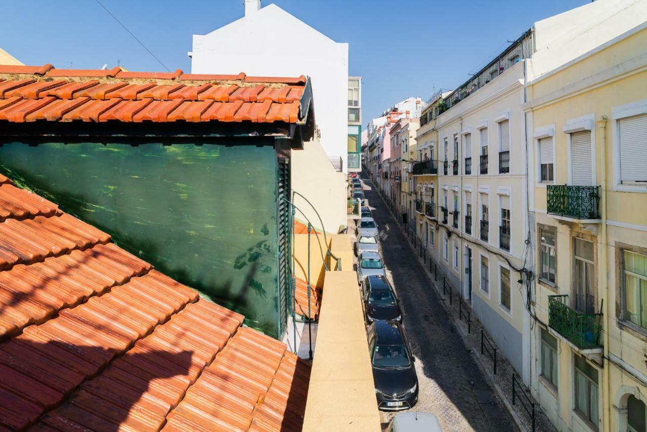 Charming Apartment- Authentic Experience In Graca Lisbon Luaran gambar