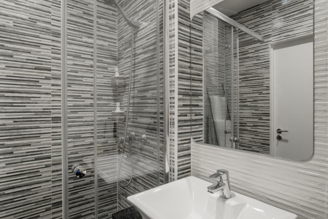 Charming Apartment- Authentic Experience In Graca Lisbon Luaran gambar