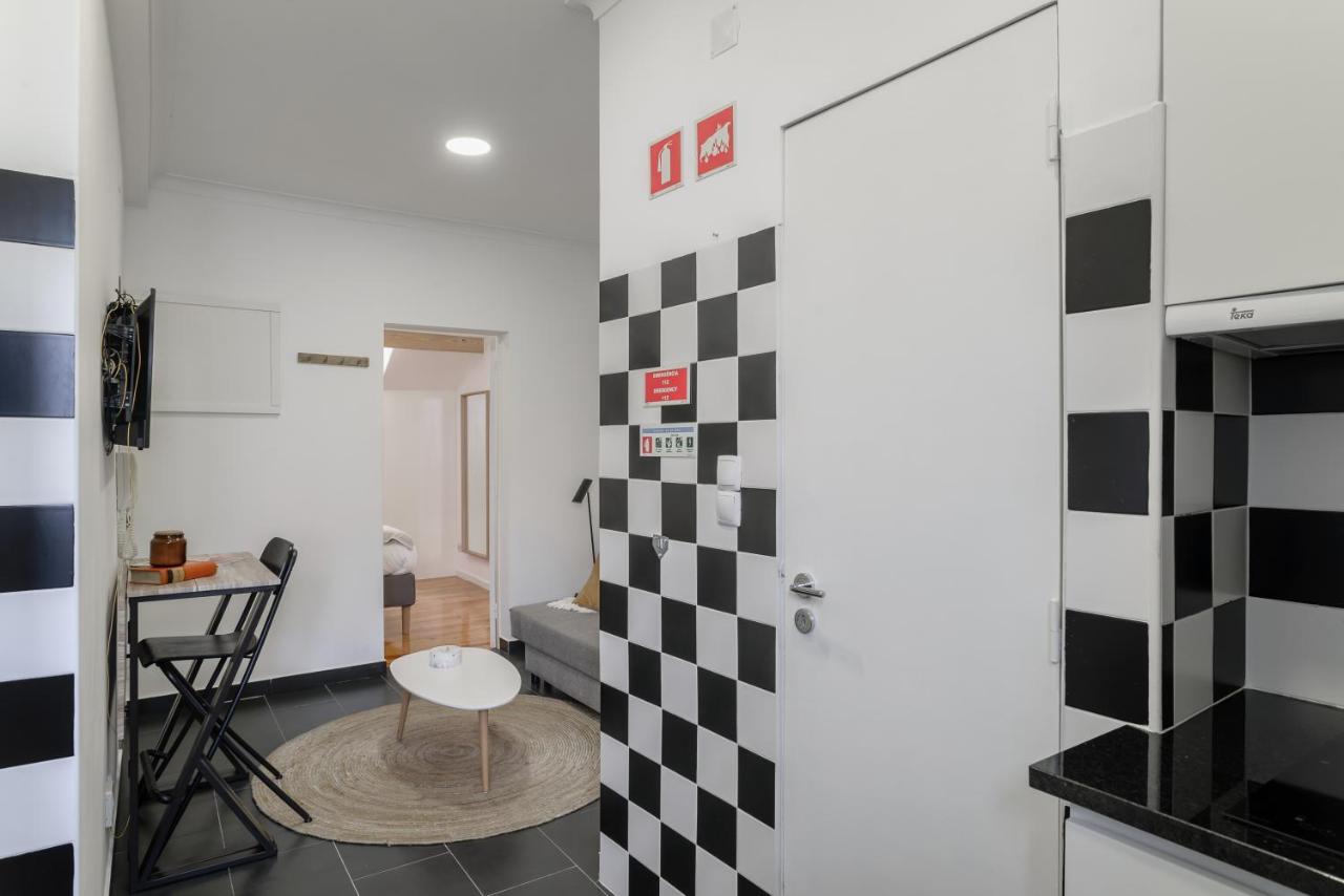 Charming Apartment- Authentic Experience In Graca Lisbon Luaran gambar